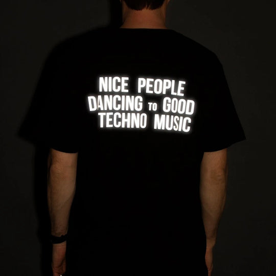 „Nice people dancing to good Techno“ Musik Schwarzes Techno Shirt mit reflektierendem Rückenprint-Techno Tee 