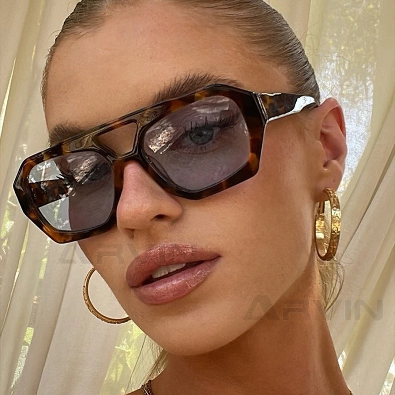 Vintage Quadratische Sonnenbrille für Frauen Männer Dicker Rahmen Doppelte Brücken Brillen Weibliche Mode Chic Polygon Sonnenbrille Leopard Blau Festival Outfits | Techno Shirts | Rave Clothing